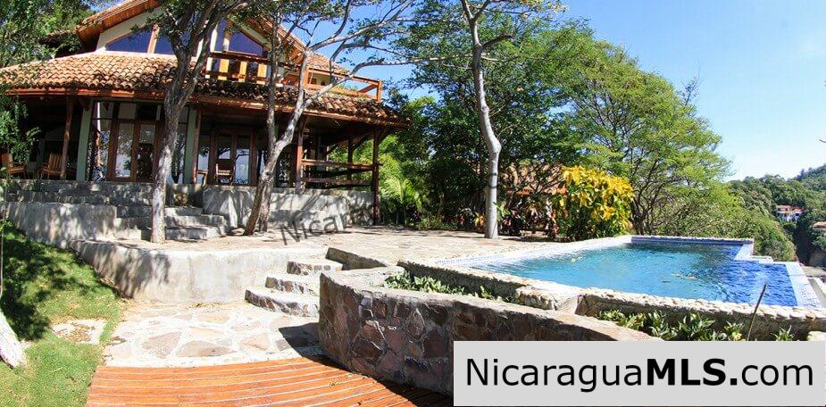 House with 4 bedrooms in Redonda Bay Tola. Awesome ocean view.