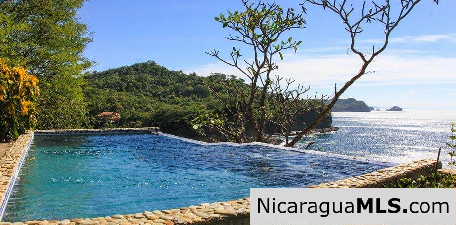 House with 4 bedrooms in Redonda Bay Tola. Awesome ocean view.