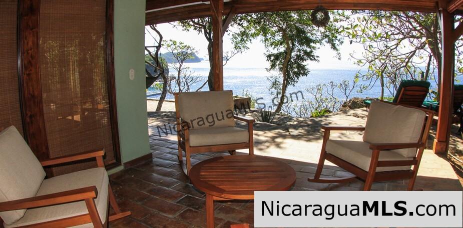 House with 4 bedrooms in Redonda Bay Tola. Awesome ocean view.