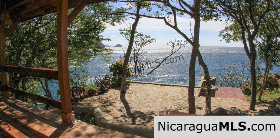 House with 4 bedrooms in Redonda Bay Tola. Awesome ocean view.