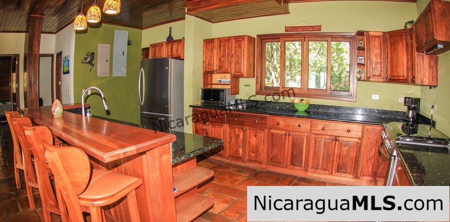 House with 4 bedrooms in Redonda Bay Tola. Awesome ocean view.