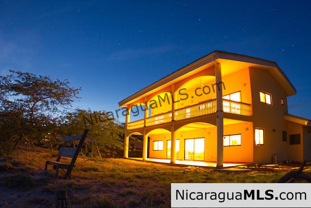 Gorgeous Surf front Hacienda Iguana Home