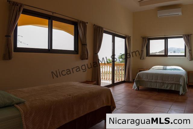 Gorgeous Surf front Hacienda Iguana Home