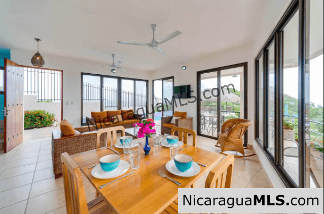 Casa Dos Vistas in Pacific Breezes