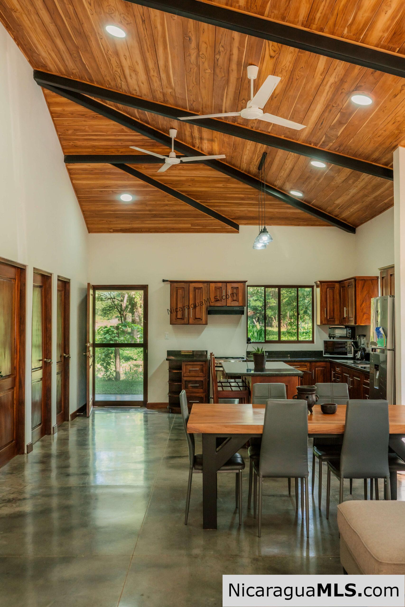 Country house in Bosques del Mar.